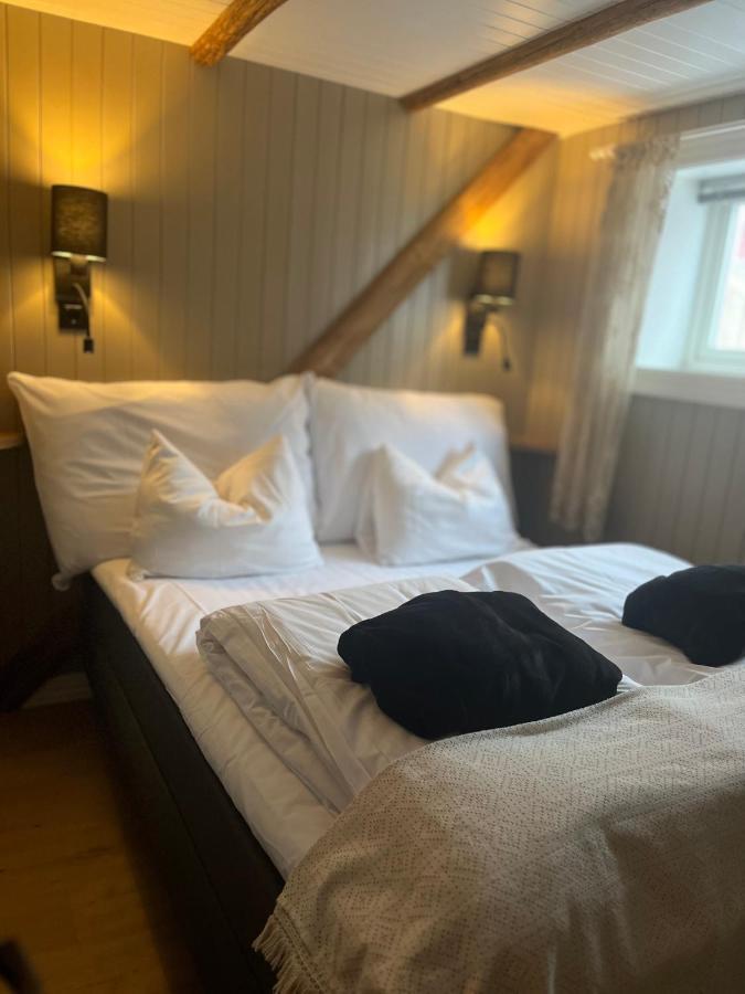 Lofoten Suite Apartments - Rostad Retro Rorbuer Reine Exterior foto