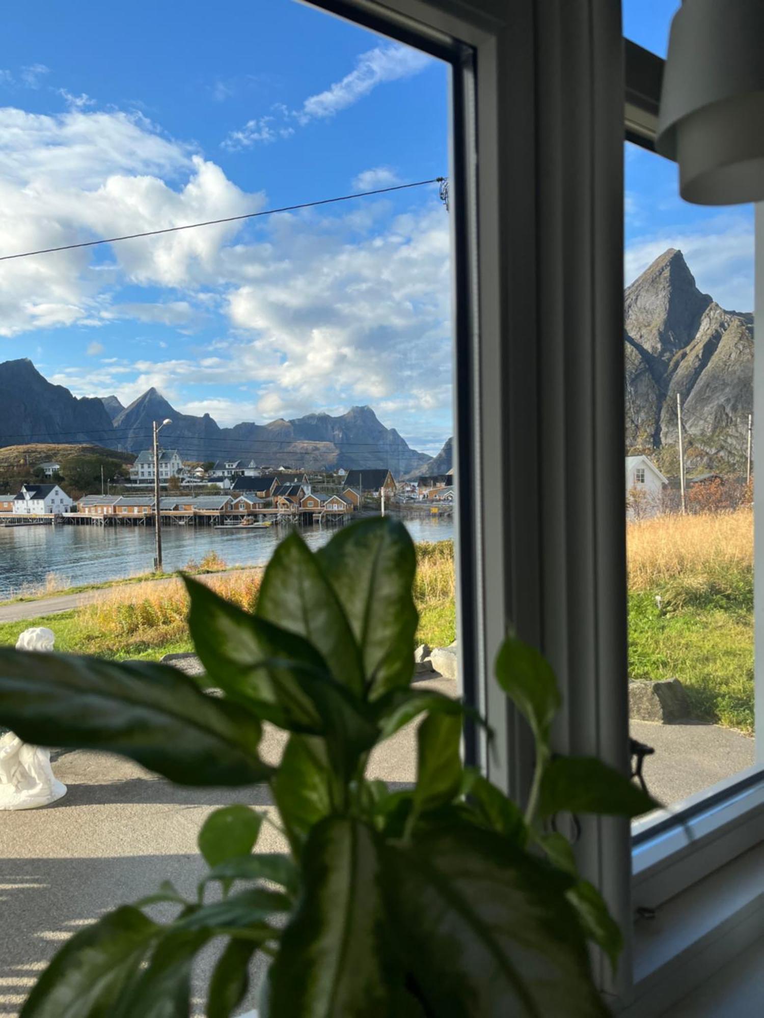 Lofoten Suite Apartments - Rostad Retro Rorbuer Reine Exterior foto
